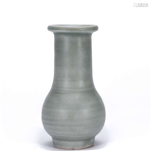 Green glaze long neck porcelain vase