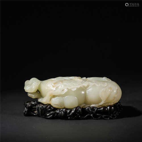 White jade carved gourd-shaped water pan