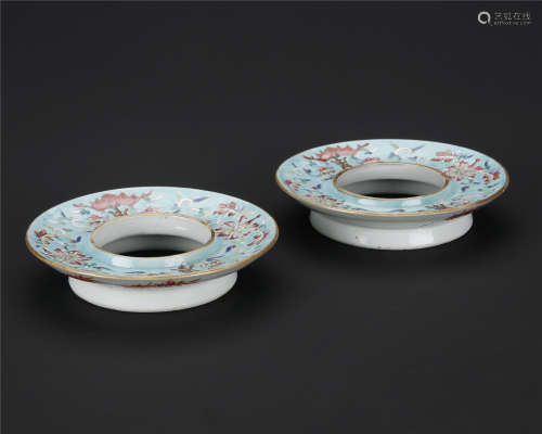 A pair of porcelain tea tray