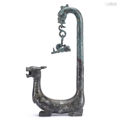 Bronze auspicious beast hanging a figure shape lamp