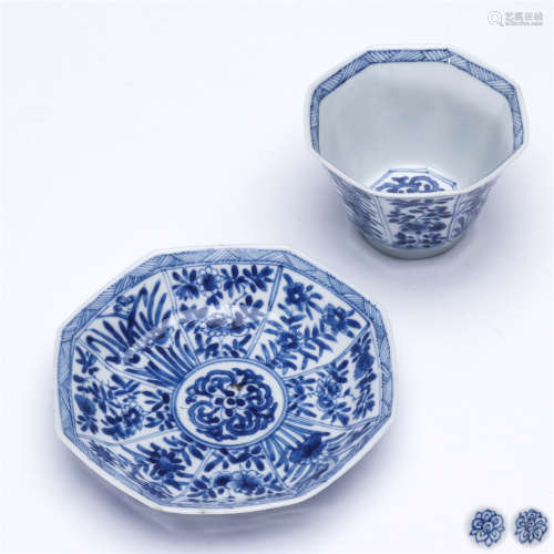 A set of blue and white flower drawing octolateral porcelain cup tray