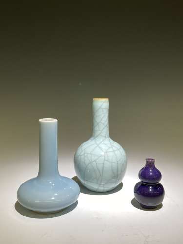 清 單色釉瓶三件（天青釉長頸瓶、哥釉小天球瓶、茄皮紫葫蘆瓶）