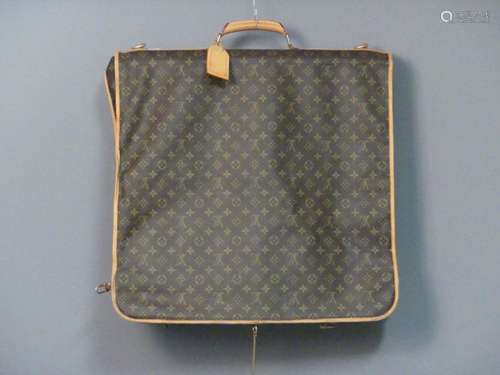 Louis Vuitton. Porte Habit