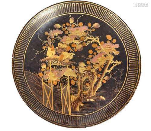 93 JAPON, Epoque Meiji Grand plat en céramique la…