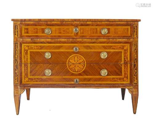 462 Belle commode en noyer marqueté de bois clair …