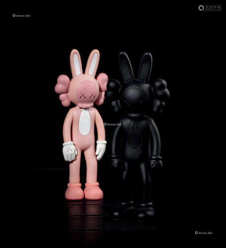 KAWS 2002年作 共犯兔（粉红、黑） （两件一组）