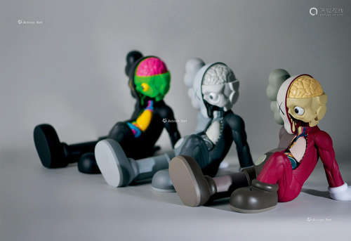 KAWS 2012年作、2013年作 同伴解剖：休息处 （三件一组）