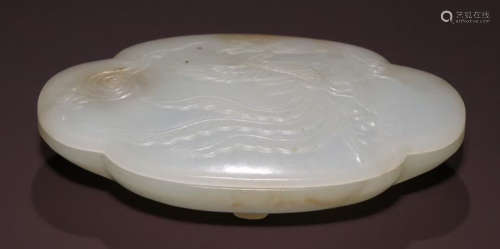 A HETIAN JADE BOX CARVED WITH PHOENIX