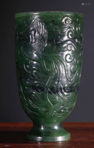A HETIAN GREEN JADE CUP CARVED WITH DRAGON PATTERN