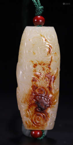AN OLD HETIAN JADE PENDANT CARVED WITH BEAST PATTERN