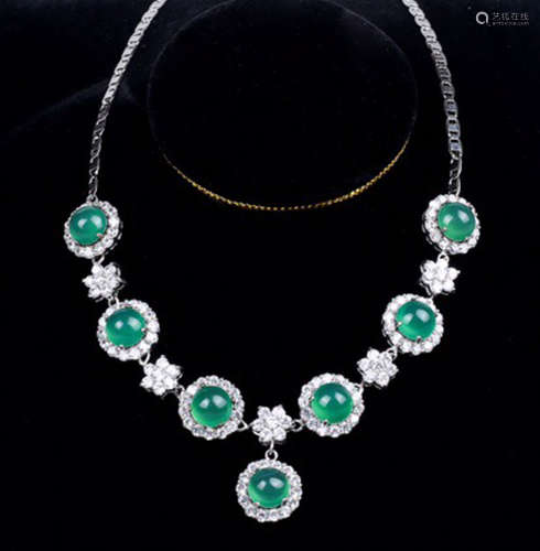 A CHALCEDONY&DIAMOND NECKLACE