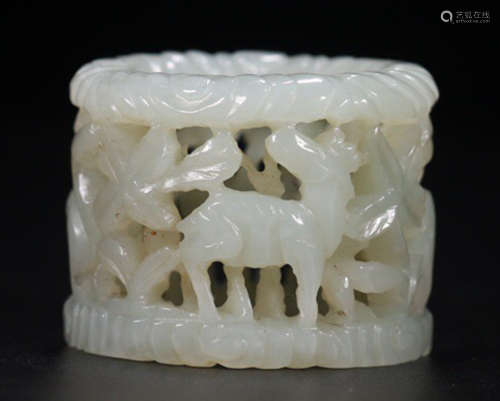 AN OLD HETIAN JADE RING HOLLOW CARVED
