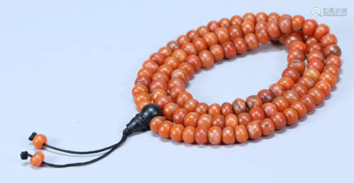 AN OLD AGATE STRING NECKLACE WITH 108 BEADS