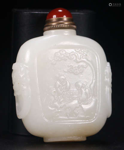 AN OLD HETIAN JADE SNUFF BOTTLE CARVED WITH STORY