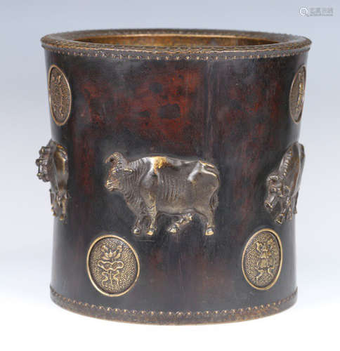 A ZITAN WOOD BRUSH POT EMBEDDED WITH COPPER