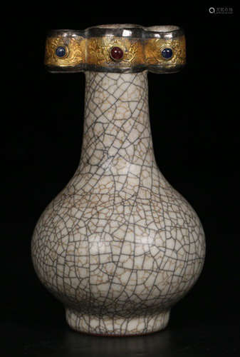 A GE YAO WHITE GLAZE VASE