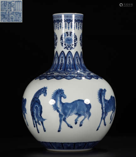 A BLUE&WHITE GLAZE VASE WITH HORSE PATTERN