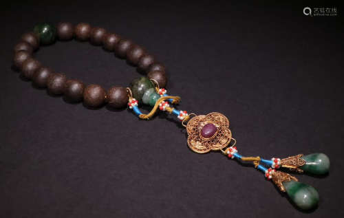 A CHENXIANG WOOD STRING BRACELET WITH 18 BEADS