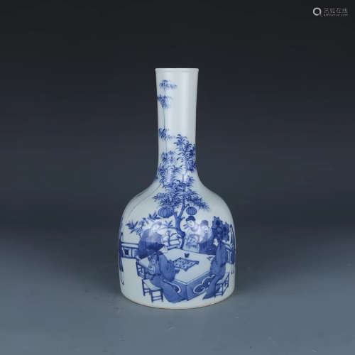 A CHINESE BLUE AND WHITE FIGURE PAINTED PORCELAIN BELL-SHAPED ZUN