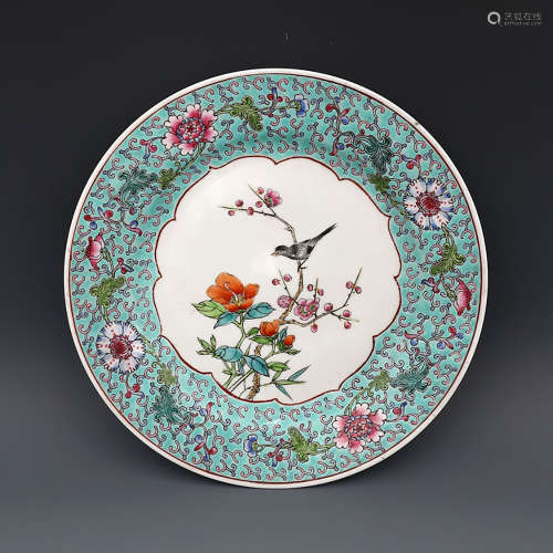 A CHINESE FAMILLE ROSE PORCELAIN PLATE