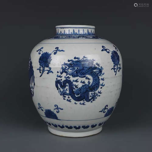 A CHINESE BLUE AND WHITE DRAGON&PHOENIX PATTERN PORCELAIN JAR