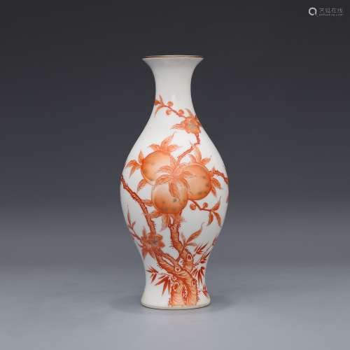 A CHINESE IRON RED GILD PEACH PAINTED PORCELAIN VASE