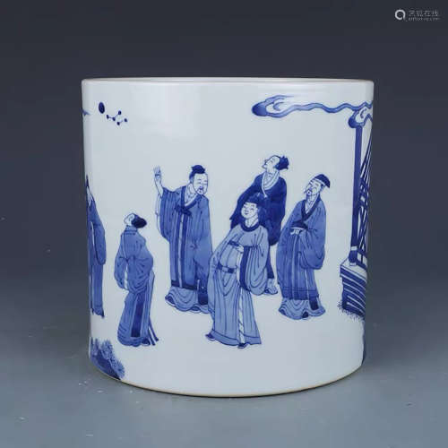 A CHINESE BLUE AND WHITE FIGURE PAINTED PORCELAIN BRUSH POT