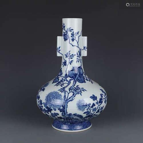 A CHINESE BLUE AND WHITE PAINTED PORCELAIN VASE