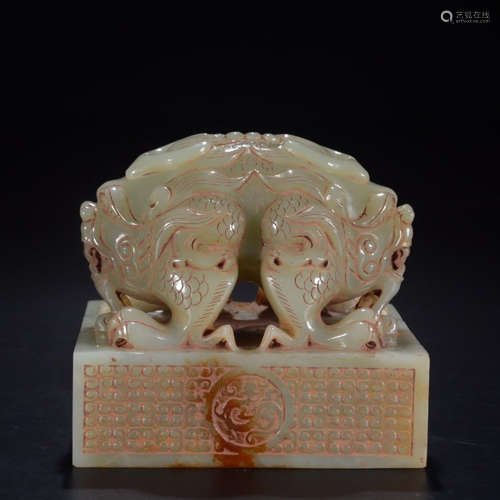 A CHINESE JADE CARVED BEAST PATTERN SEAL