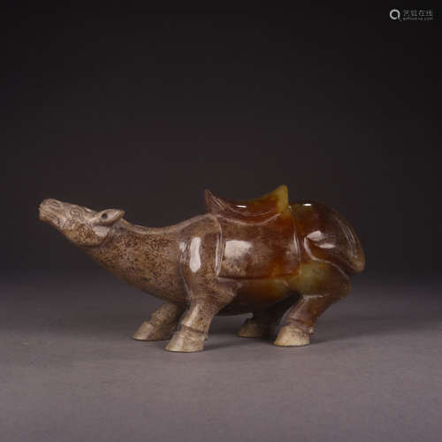 A CHINESE YELLOW HETIAN JADE CARVED HORSE ORNAMENT