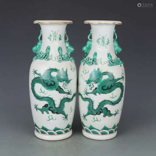 A PAIR OF CHINESE GILD GREEN DRAGON PATTERN PORCELAIN VASE