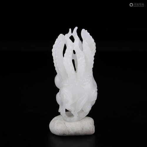 A CHINESE HETIAN JADE CARVED BUDDHA HAND ORNAMENT