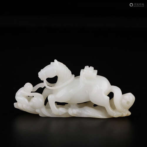 A CHINESE HETIAN JADE CARVED HORSE ORNAMENT