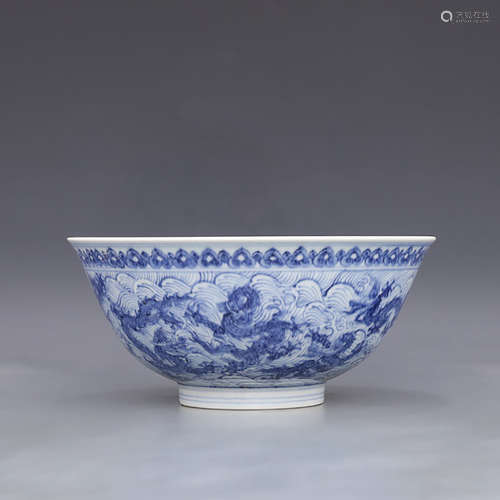 A CHINESE BLUE AND WHITE DRAGON PATTERN PORCELAIN BOWL