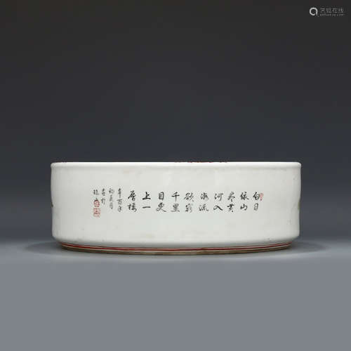 A CHINESE INSCRIBED FIGURE PAINTED LIGHT COLORFUL PORCELAIN WASHER