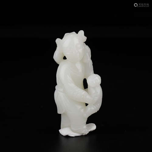 A CHINESE HETIAN JADE CARVED FIGURE ORNAMENT