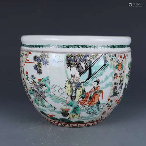 A CHINESE FAMILLE VERTE FIGURE PAINTED PORCELAIN VAT