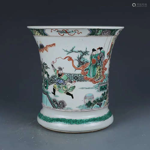 A CHINESE FAMILLE VERTE FIGURE PAINTED PORCELAIN BRUSH POT