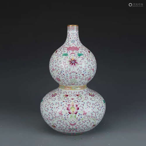 A CHINESE FAMILLE ROSE TWINING LOTUS PATTERN PORCELAIN GOURD-SHAPED VASE