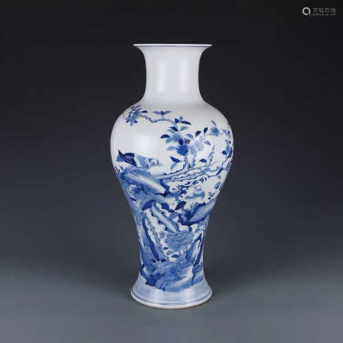 A CHINESE BLUE AND WHITE FLOWER&BIRD PATTERN PORCELAIN VASE