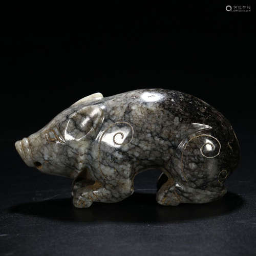 A CHINESE HETIAN JADE CARVED BEAST HANDLE ORNAMENT