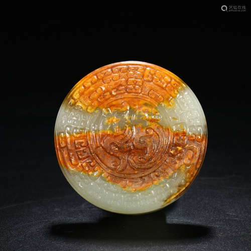 A CHINESE HETIAN JADE CARVED ORNAMENT