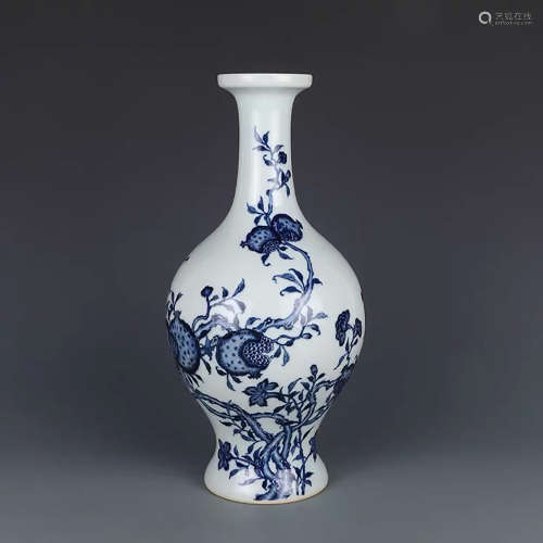 A CHINESE BLUE AND WHITE PAINTED PORCELAIN VASE