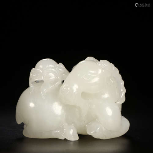 A CHINESE HETIAN JADE CARVED SHEEP ORNAMENT