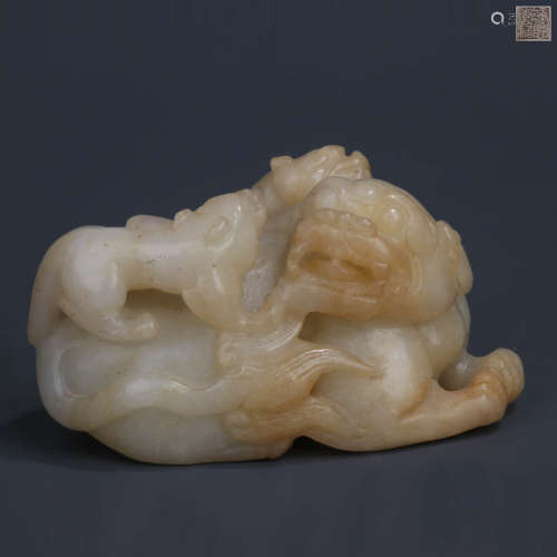 A CHINESE HETIAN JADE CARVED BEAST ORNAMENT