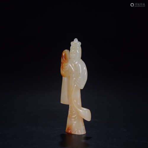 A CHINESE HETIAN JADE CARVED FIGURE ORNAMENT