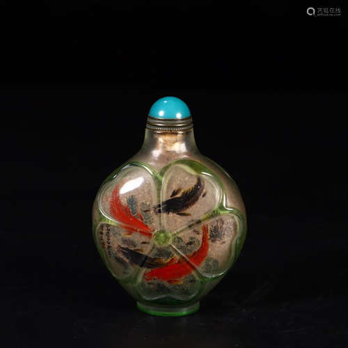 A CHINESE FISH PATTERN GLASSWARE SNUFF BOTTLE