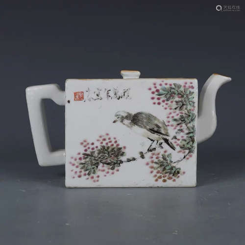 A CHINESE FLOWER&BIRD PATTERN LIGHT COLORFUL PORCELAIN TEA POT