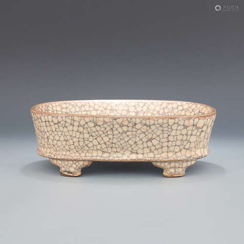 A CHINESE OFFICIAL KILN PORCELAIN BASIN