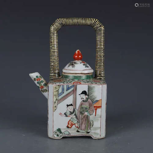 A CHINESE FAMILLE VERTE FIGURE PAINTED PORCELAIN HANDLED POT